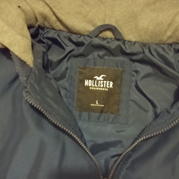 2 week old "New Material Only" Holister Jacket. - Picture 3 of 3